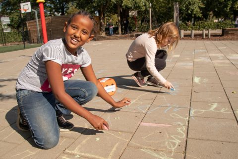 132 basisscholen in Overijssel doen mee met de Nationale Buitenlesdag